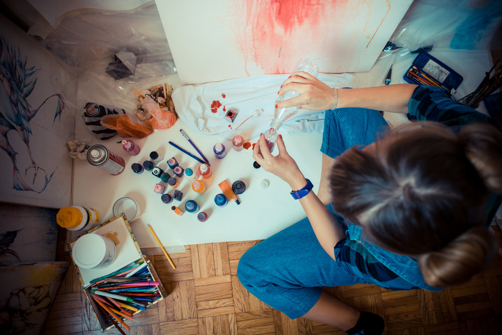 mujer-pintando.jpg