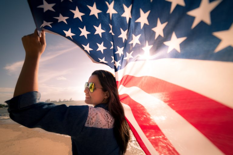 5 recursos esenciales para recibir ayuda legal gratuita en inmigración