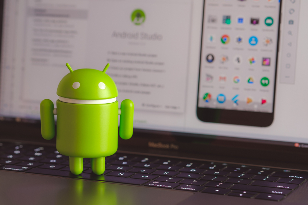 Android es la plataforma de software libre para aplicaciones móviles creada por Google y en la actualidad es líder en cuota de ventas